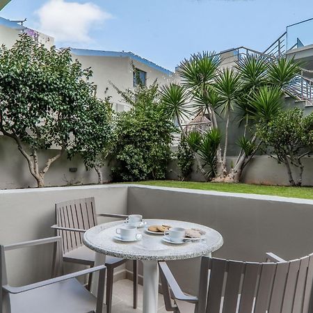 Manos Beachside Apartments Agia Marina Exterior foto