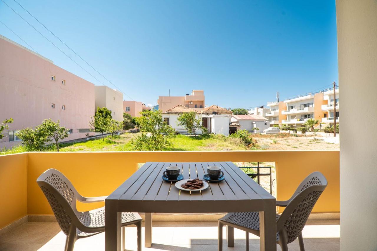 Manos Beachside Apartments Agia Marina Exterior foto