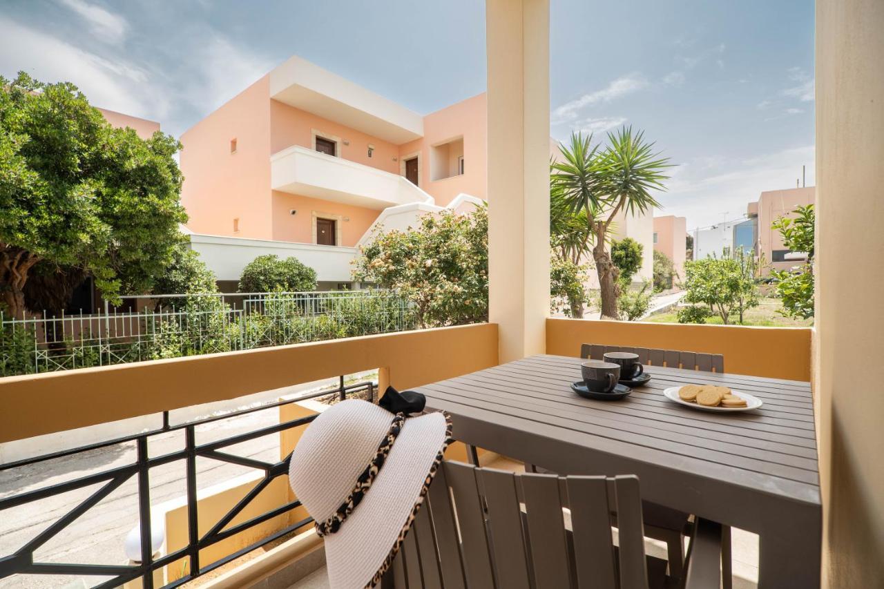 Manos Beachside Apartments Agia Marina Exterior foto