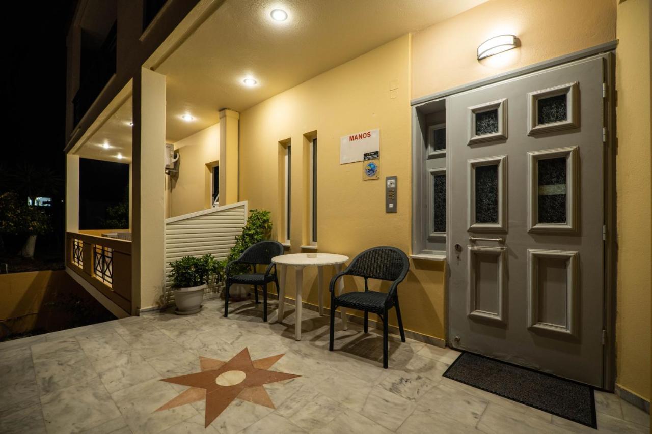 Manos Beachside Apartments Agia Marina Exterior foto
