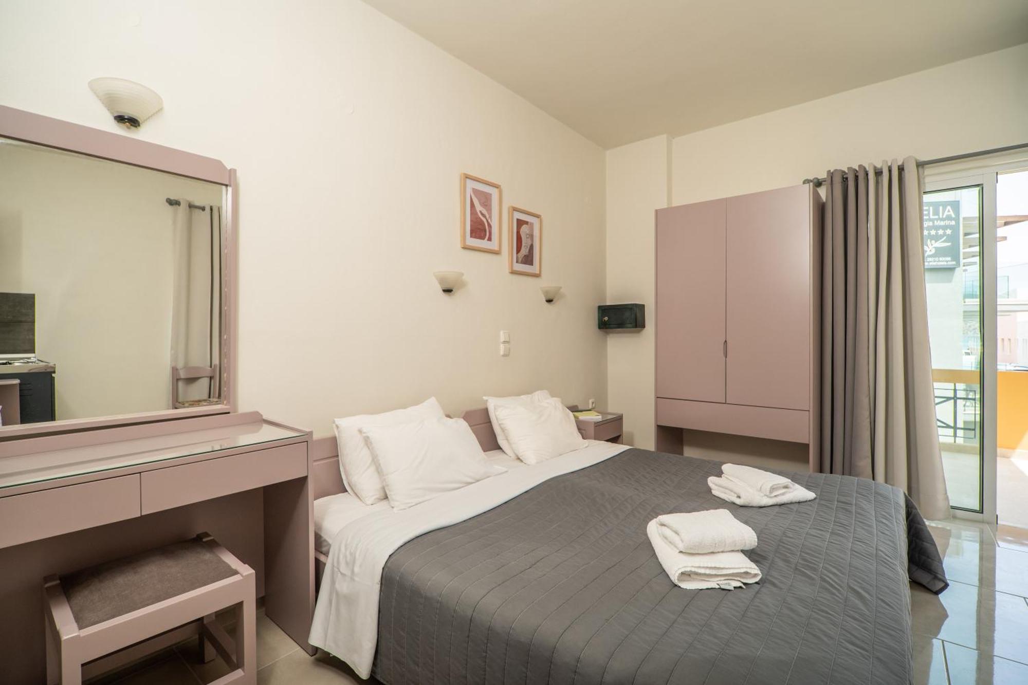 Manos Beachside Apartments Agia Marina Zimmer foto
