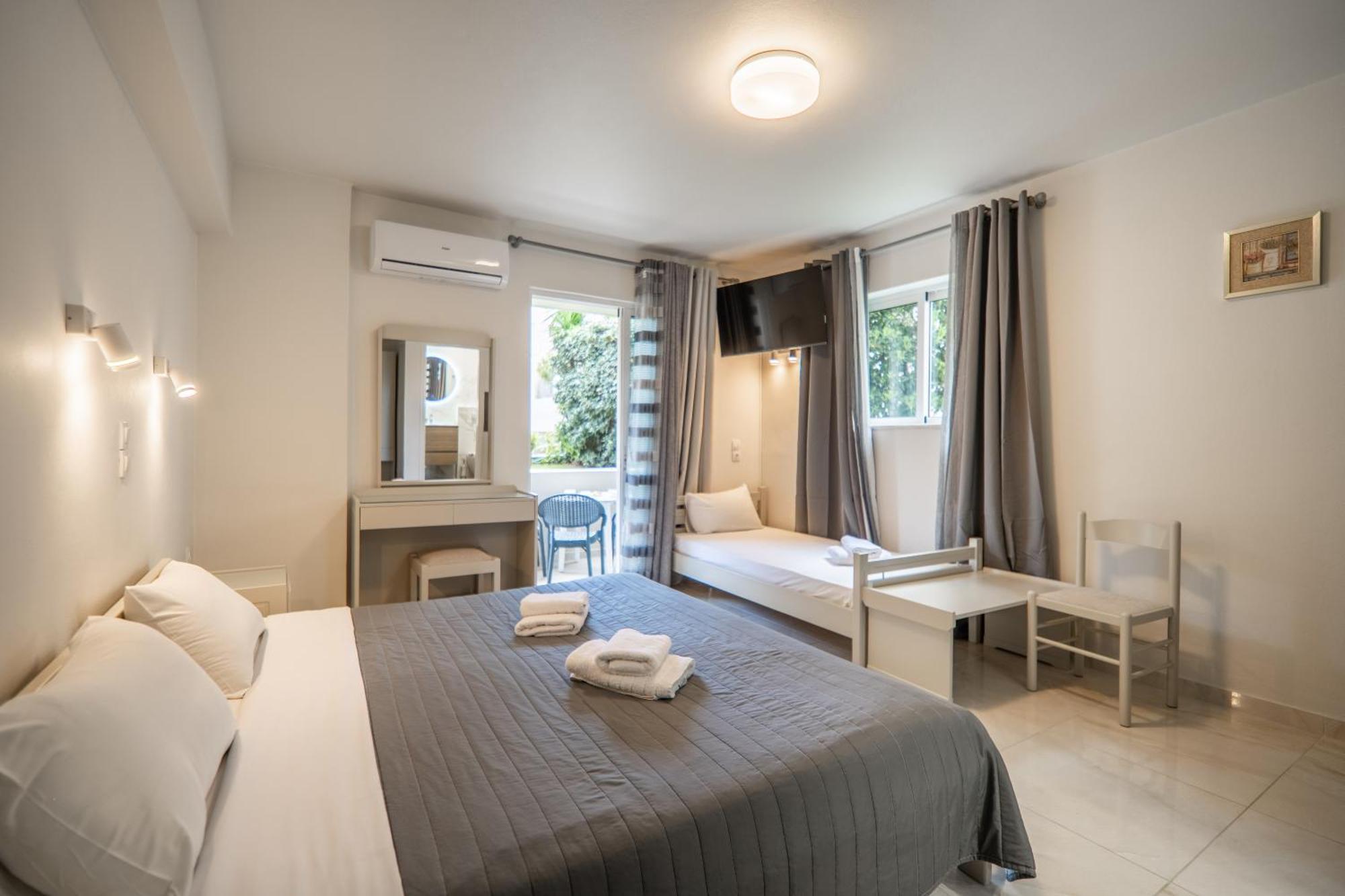 Manos Beachside Apartments Agia Marina Exterior foto