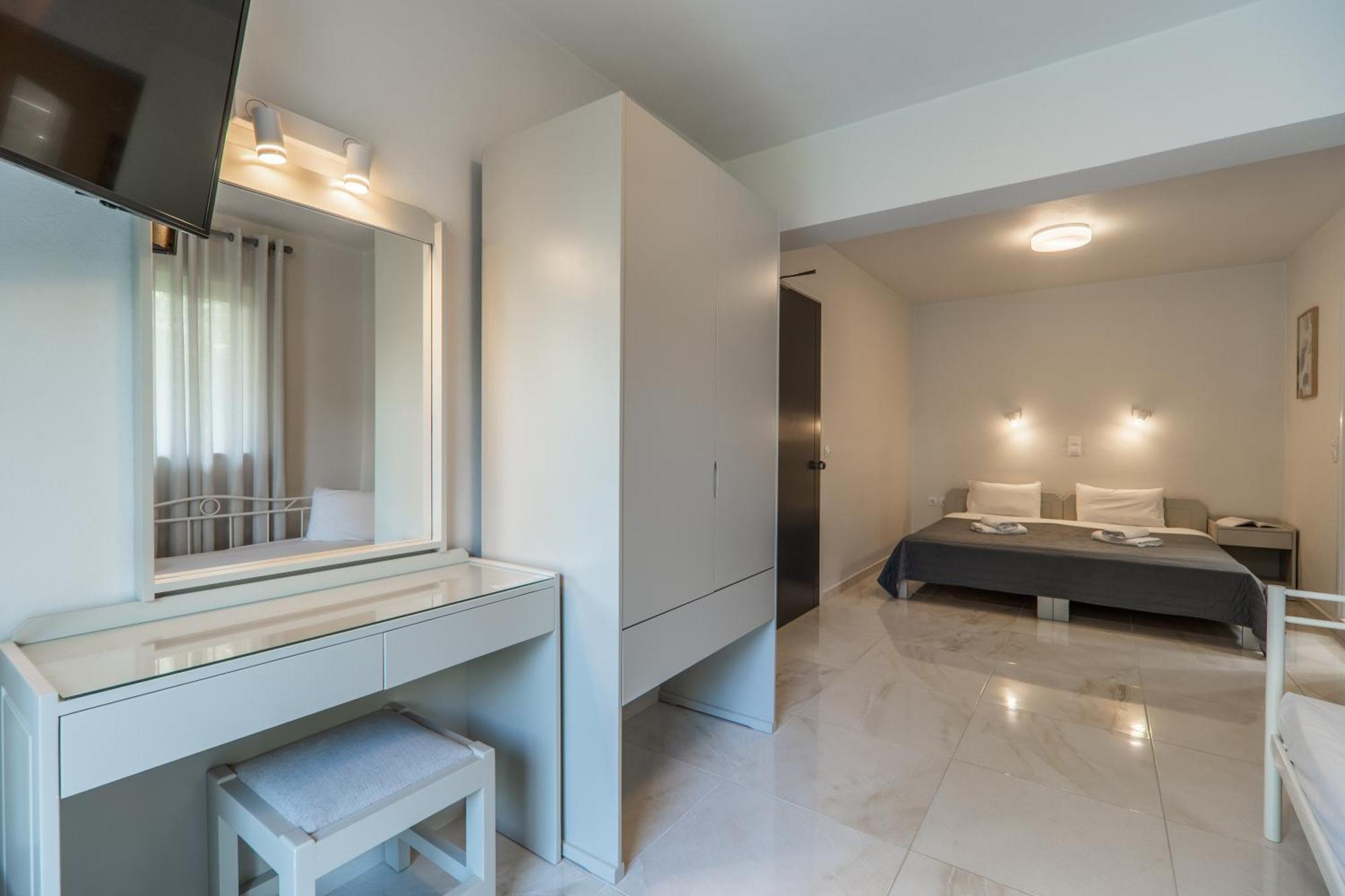 Manos Beachside Apartments Agia Marina Zimmer foto