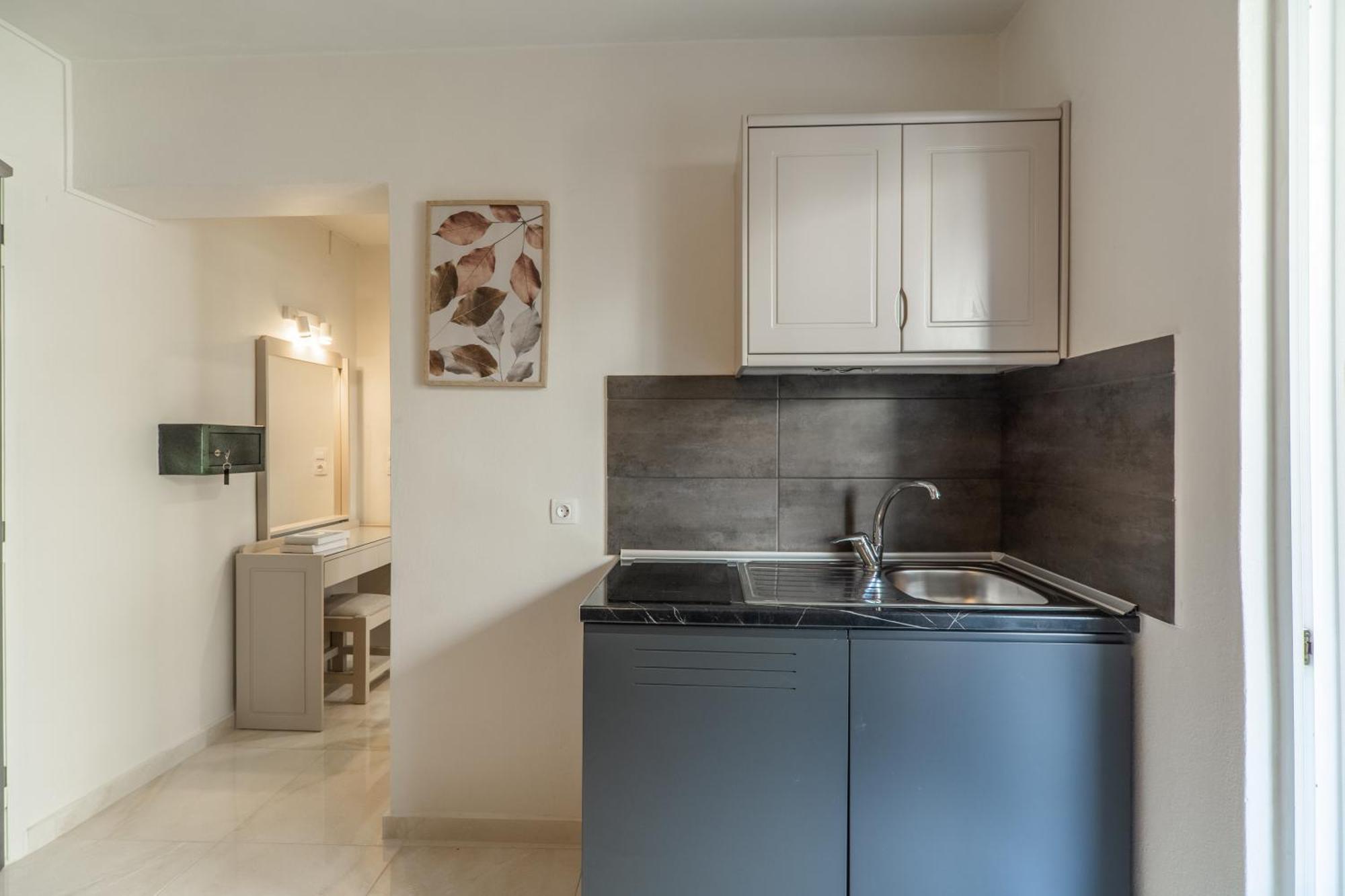 Manos Beachside Apartments Agia Marina Zimmer foto