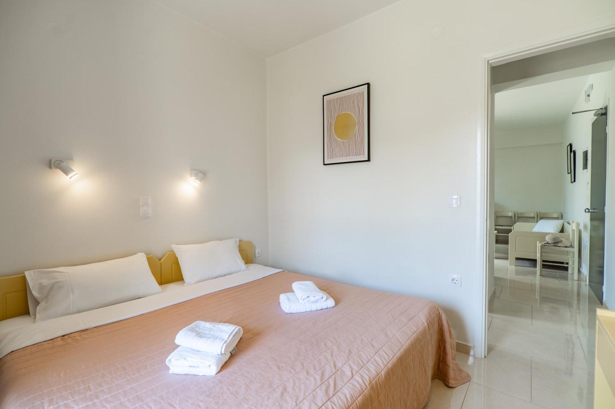Manos Beachside Apartments Agia Marina Zimmer foto