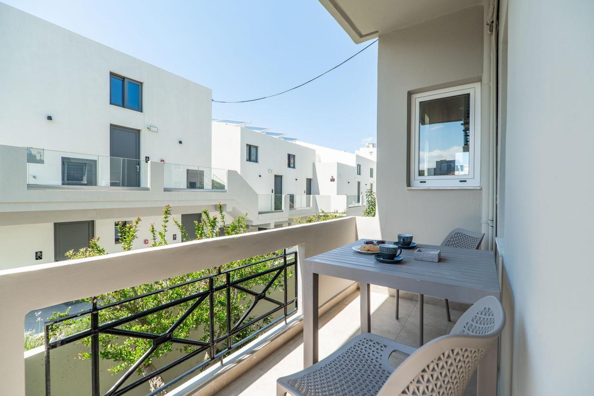 Manos Beachside Apartments Agia Marina Zimmer foto