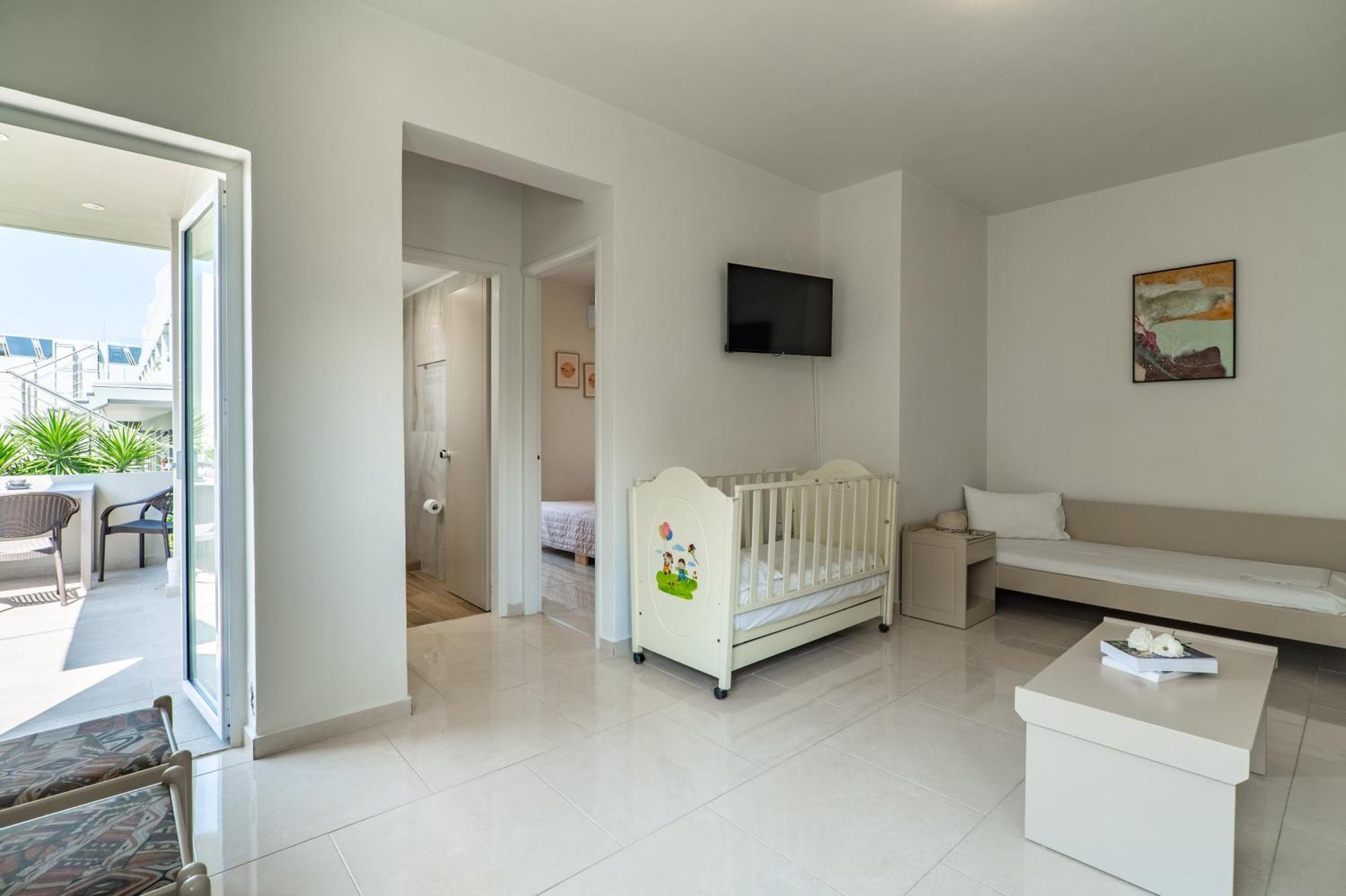 Manos Beachside Apartments Agia Marina Zimmer foto