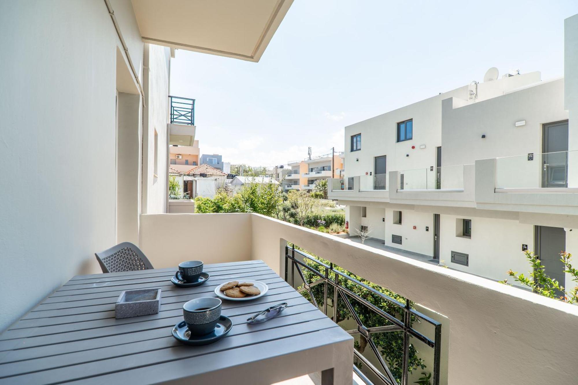 Manos Beachside Apartments Agia Marina Exterior foto