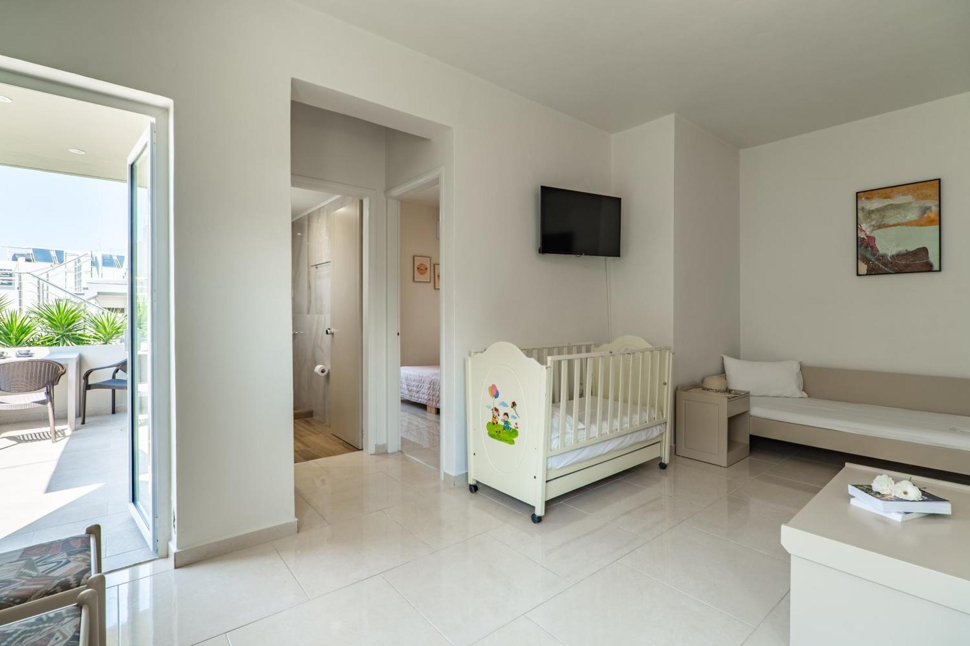 Manos Beachside Apartments Agia Marina Zimmer foto