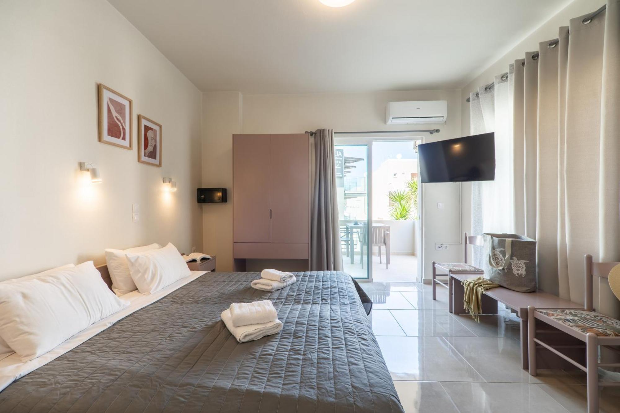 Manos Beachside Apartments Agia Marina Zimmer foto