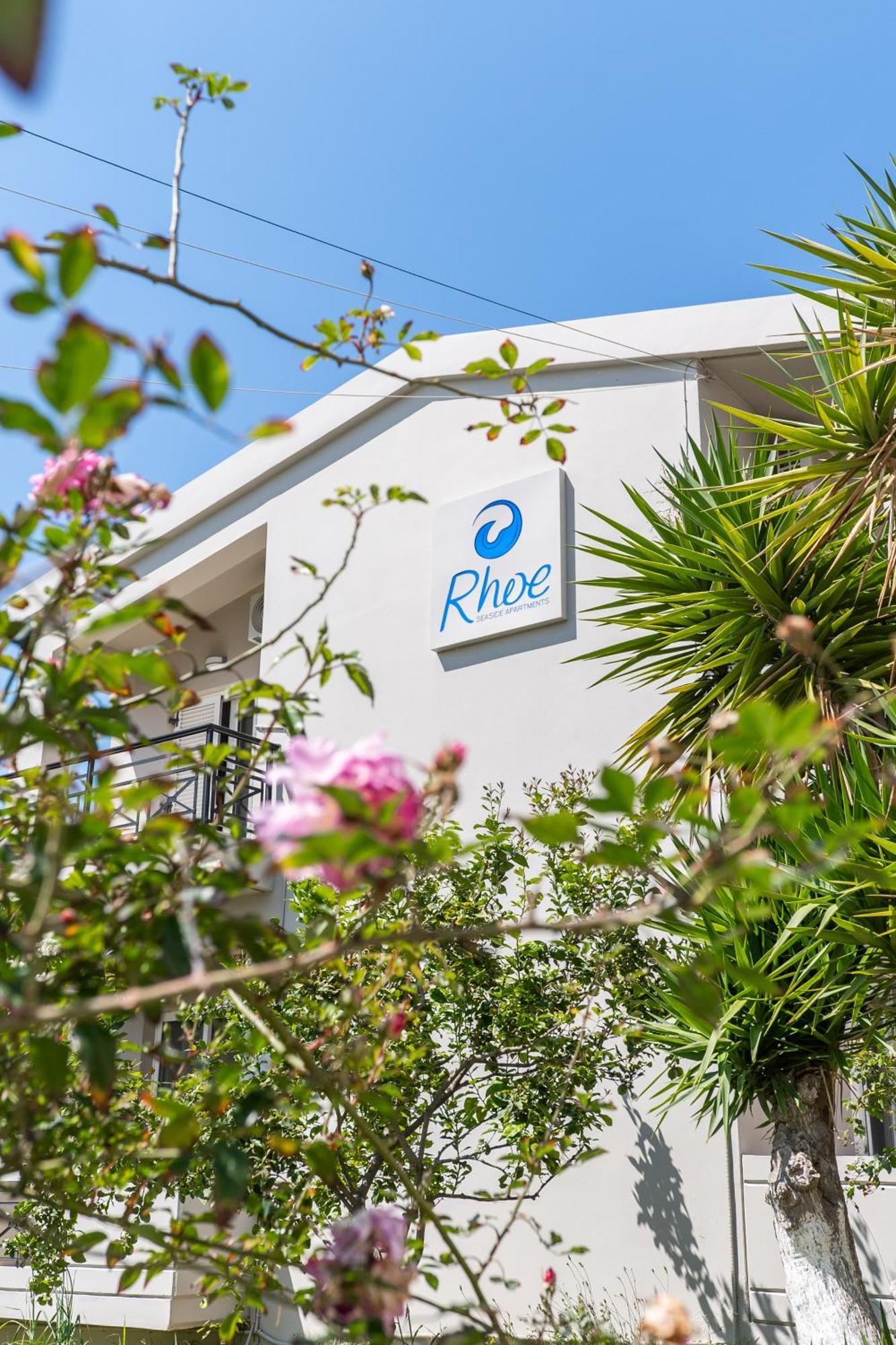 Manos Beachside Apartments Agia Marina Exterior foto