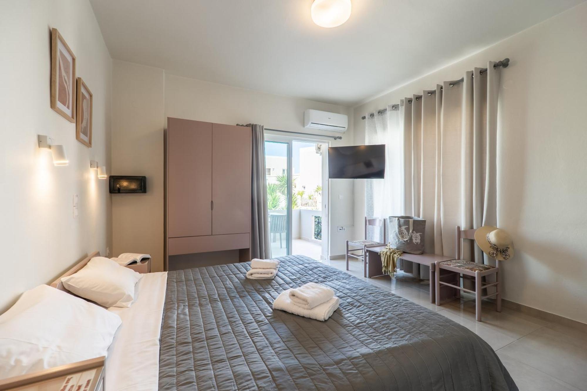 Manos Beachside Apartments Agia Marina Zimmer foto