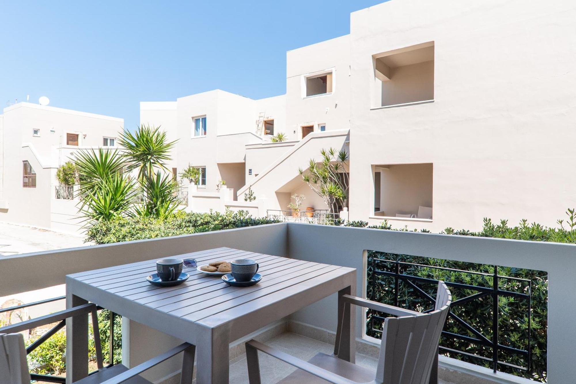 Manos Beachside Apartments Agia Marina Zimmer foto