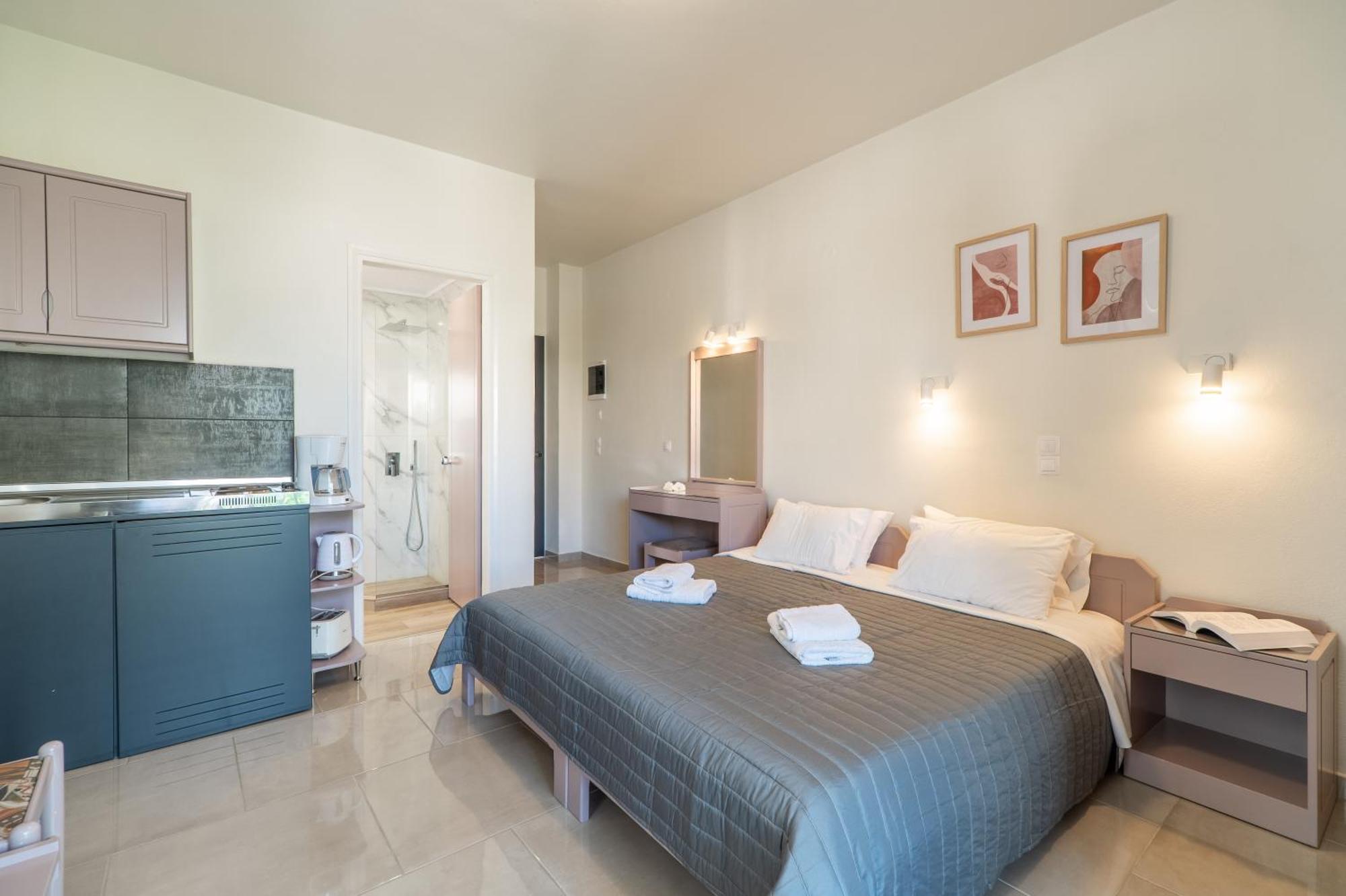 Manos Beachside Apartments Agia Marina Exterior foto